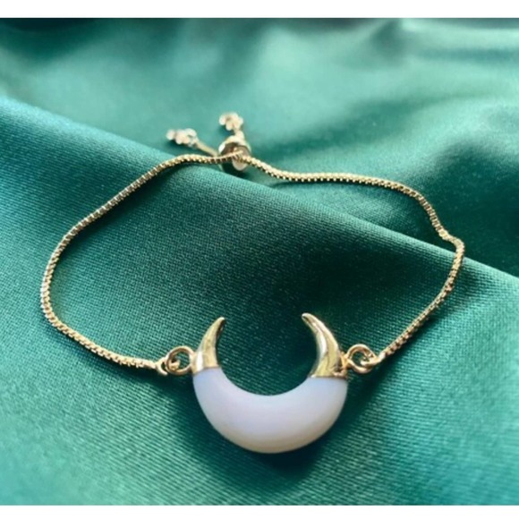 *Carme* Crescent Moon Carved Shell 14K Gold Boho Bracelet - Picture 2 of 4